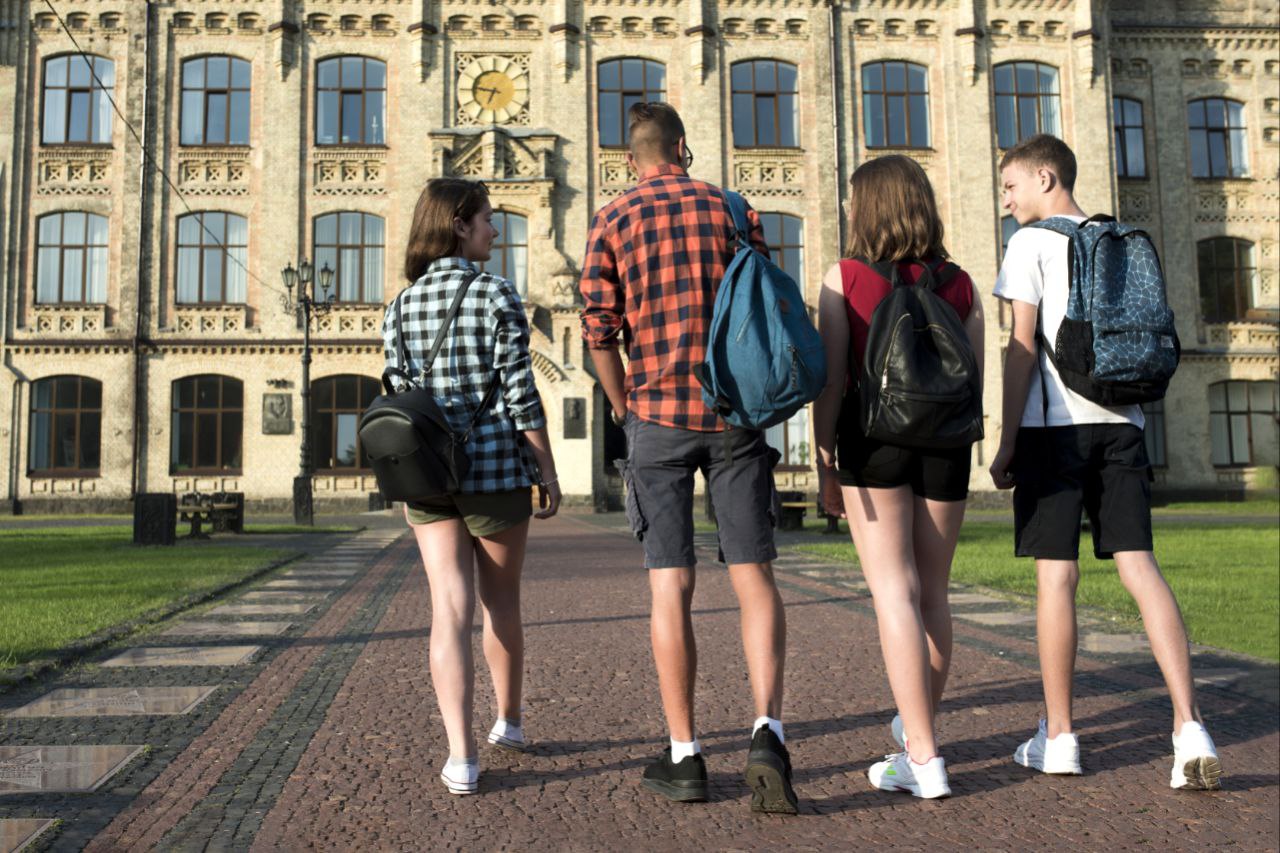 Colegios e instituciones
